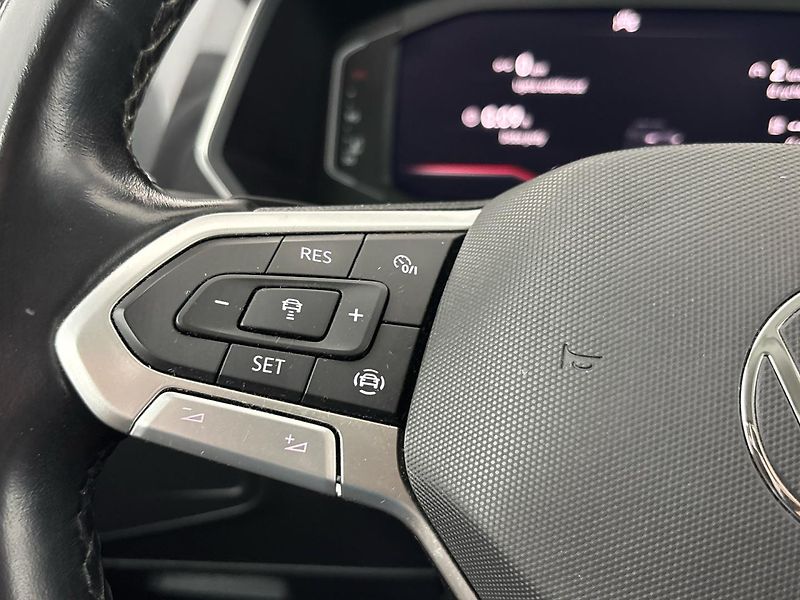 Volkswagen Tiguan Elegance 4Motion DSG - fotka 23 z 30