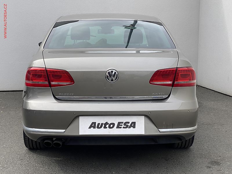 Volkswagen Passat (2013) 2.0 TDi, ČR, Bixen, kamera - fotka 5 z 18