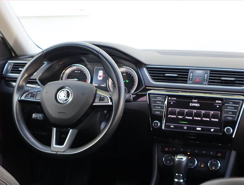 Škoda Superb (2016) Laurin&Klement 2.0 TDI 4x4 - fotka 7 z 19
