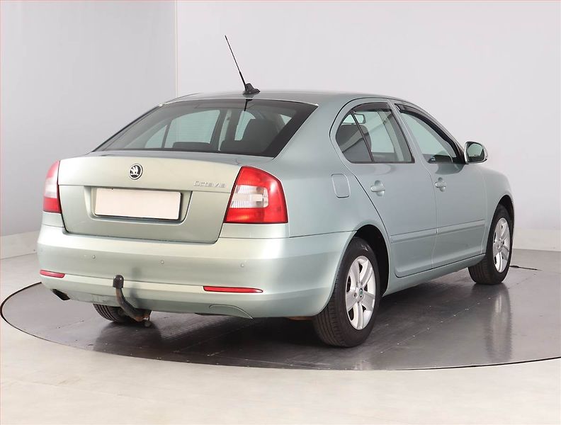 Škoda Octavia (2010) Ambiente 1.6 TDI, Serv.kniha - fotka 5 z 17