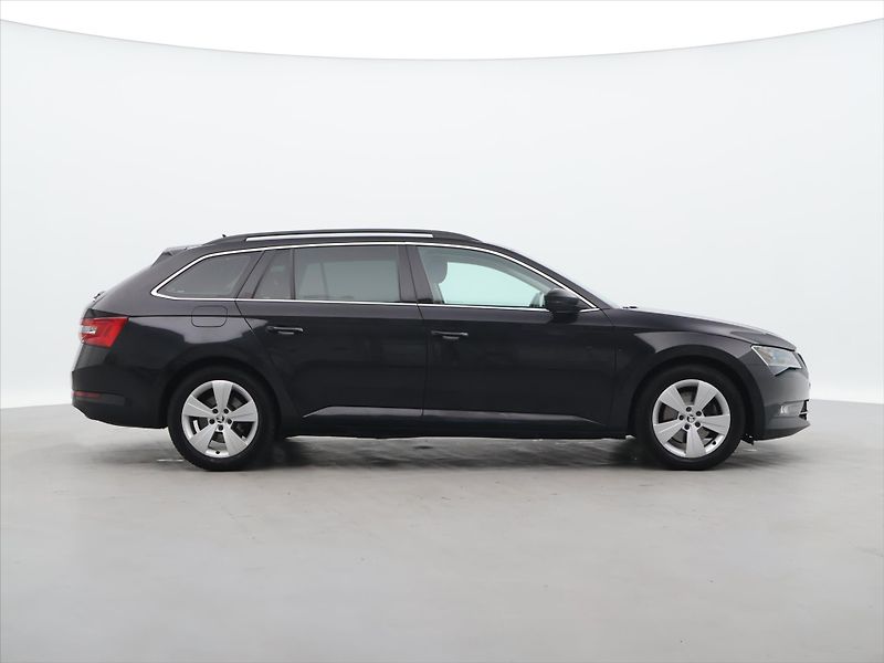 Škoda Superb 2,0 TDI 110kW CZ Aut.klima Nav - fotka 8 z 31