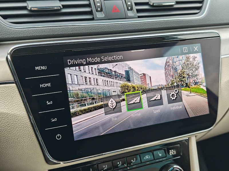 Škoda Superb Style 7DSG 1,5TSI - fotka 18 z 24