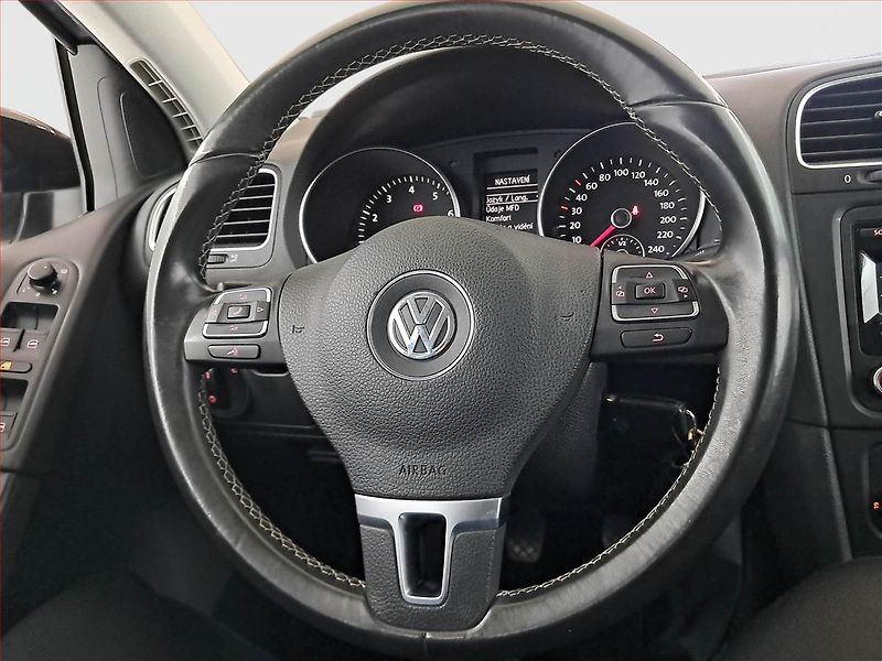 Volkswagen Golf (2012) 1.2 TSI, Park. senzory - fotka 18 z 20