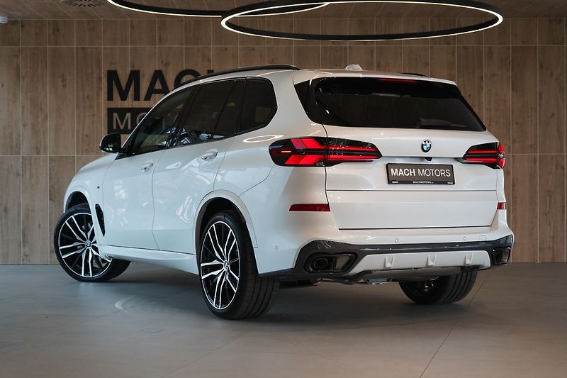 BMW X5 40d xDrive, Vzduch, Tažné, HUD - fotka 12 z 47
