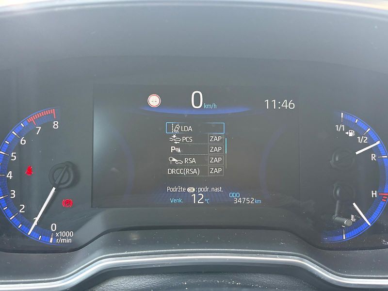 Toyota Corolla 1.5 Dynamic Force Comfort Tech - fotka 15 z 27