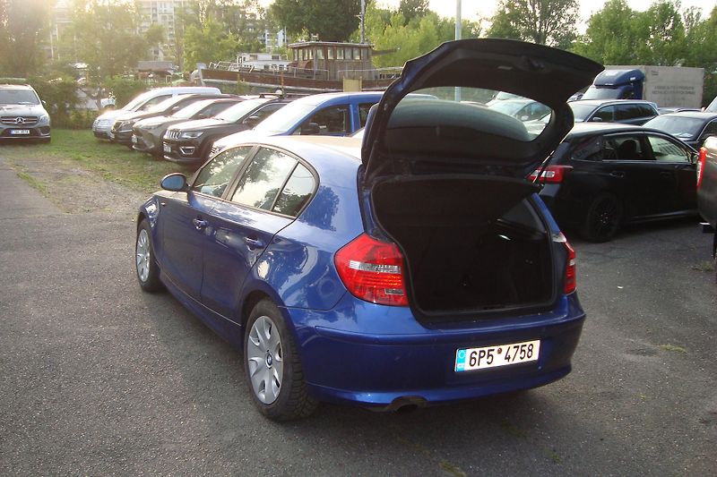 BMW Řada 1 (2007) 2.0 118i - fotka 16 z 56