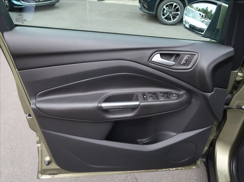 Ford Kuga 2,0 TDCi,120kW,Titanium,panora - fotka 21 z 27