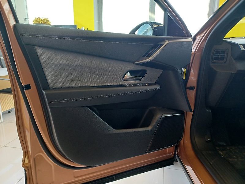 Opel Grandland (2026) Ultimate Hybrid 1,2T 145k AT - fotka 13 z 36