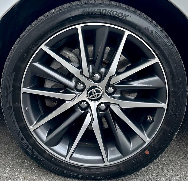 Toyota Camry (2021) 2.5 HEV EXECUTIVE AUTOMAT - fotka 11 z 37