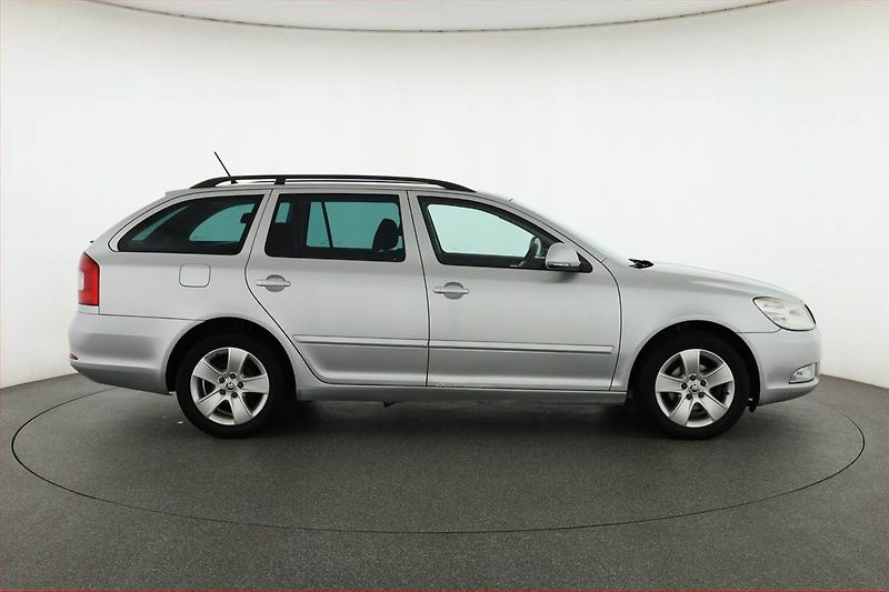 Škoda Octavia (2011) 1.6 TDI, nová STK, jezdí dobře - fotka 6 z 13