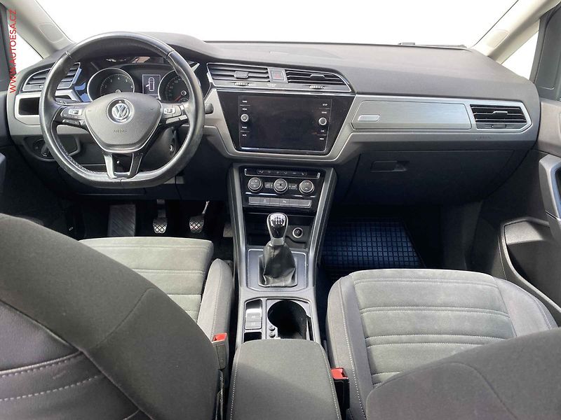 Volkswagen Touran (2019) 1.5TSi, 2.maj,ČR, AC, LED - fotka 8 z 18