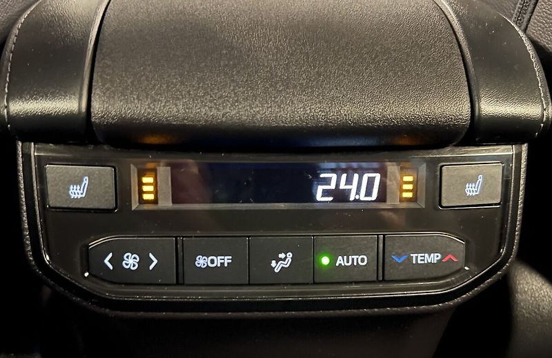 Toyota Highlander Hybrid AT EXECUTIVE JBL - fotka 17 z 21