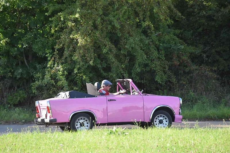 Trabant Cabrio, zejména v takovéto růžové barvě, budí zaslouženou pozornost.