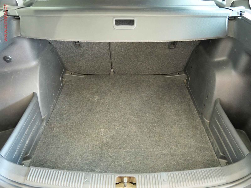 Škoda Fabia (2012) 1.6 TDi, Ambiente, park - fotka 7 z 17