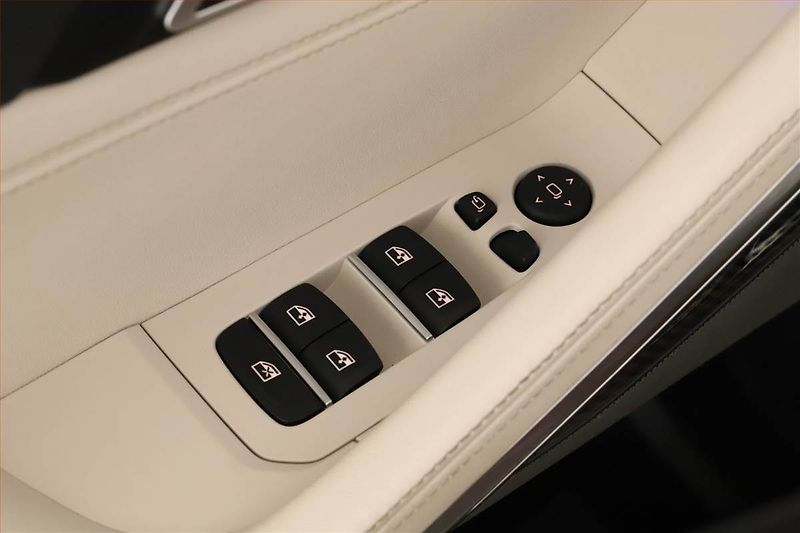 BMW X6 (2025) xDrive30d, M PAKET, VZDUCH - fotka 10 z 20