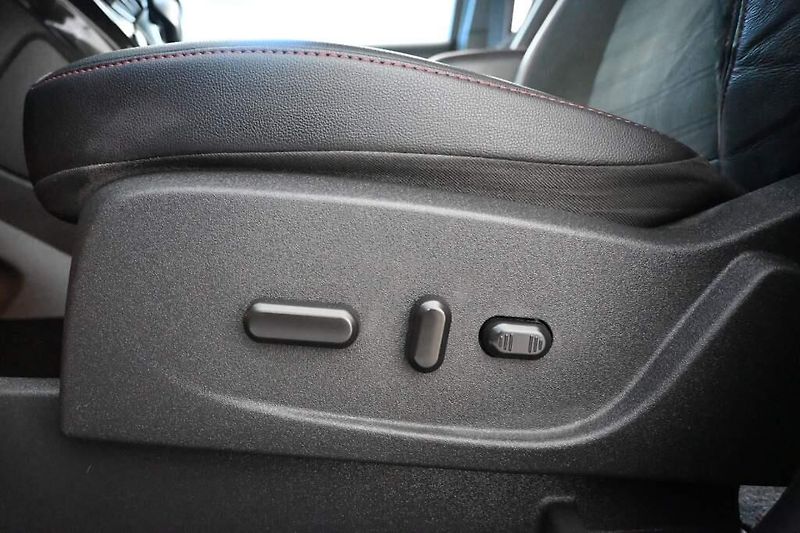 Ford Kuga (2018) 2.0 ST-LINE 4x4 Bi-Xenon Kamer - fotka 25 z 32