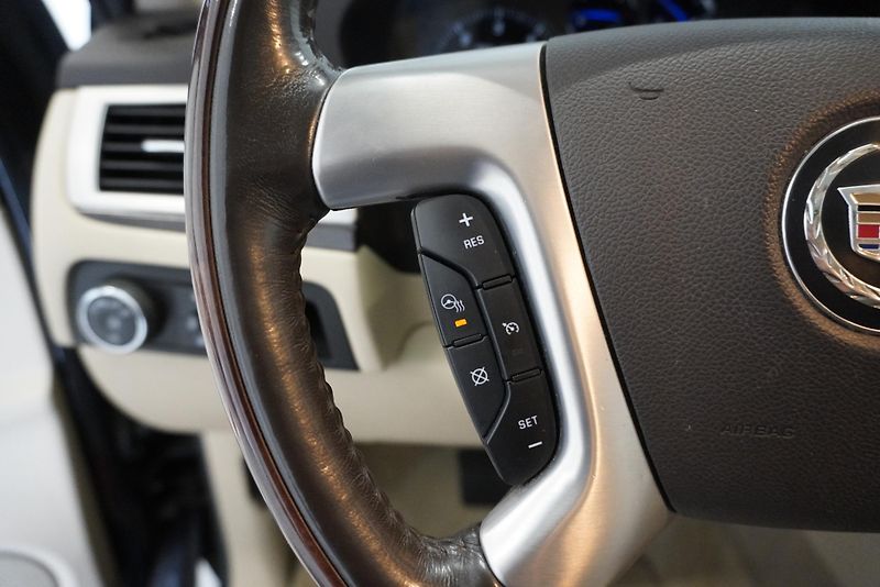 Cadillac Escalade 6,2I V8 4WD AUT. - fotka 20 z 32