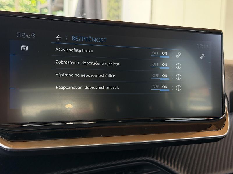 Peugeot 208 ACTIVE PACK 1.2 PureTech 100 S - fotka 13 z 31