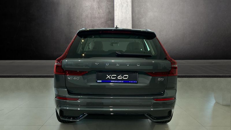 Volvo XC60 (2026) ULTRA DARK, B5 AWD, 184+10 kW - fotka 6 z 15