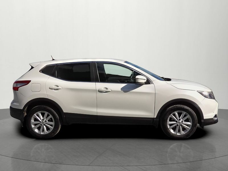 Nissan Qashqai 1.6dCi 4WD Tažné Kamera ČR - fotka 5 z 33