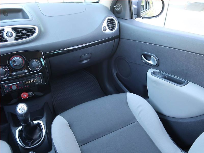 Renault Clio (2011) 1.2 16V , nová STK - fotka 8 z 15