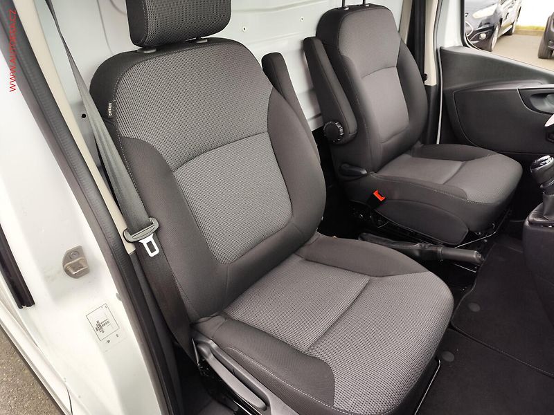 Renault Trafic (2020) 2.0dCi L1H1, TZ, +kola, klima - fotka 12 z 25