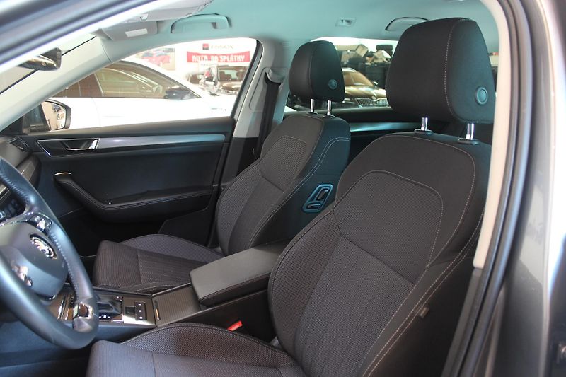 Škoda Superb (2023) 2.0TDI DSG Matrix Display - fotka 18 z 35
