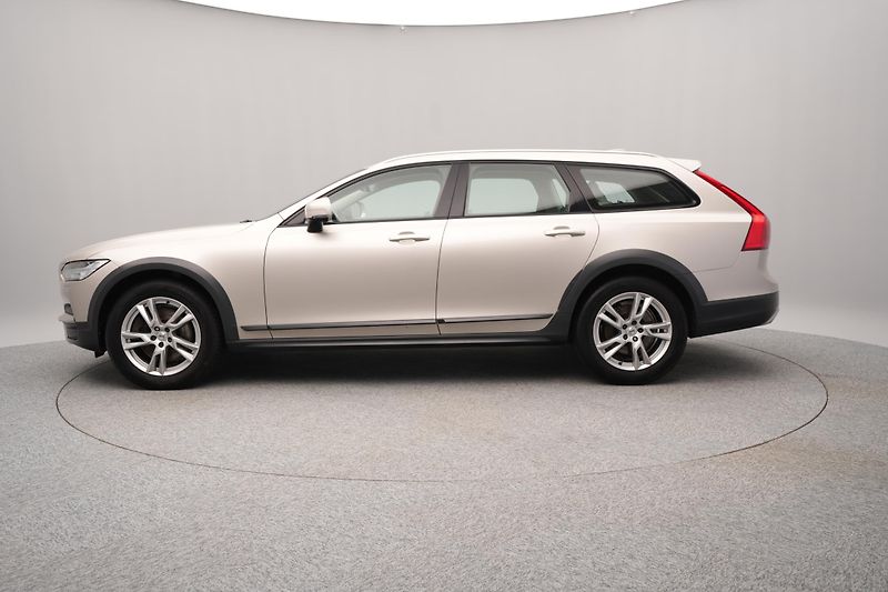 Volvo V90 CC D4 AWD MOMENTUM AUT - fotka 7 z 46