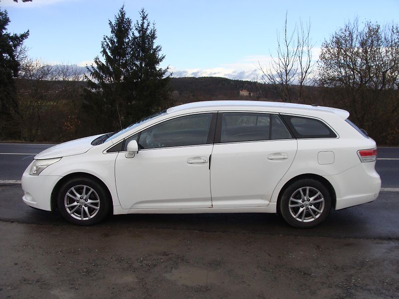 Toyota Avensis 2.0 D-4D, 93 kW,klima,p.kamera - fotka 2 z 30