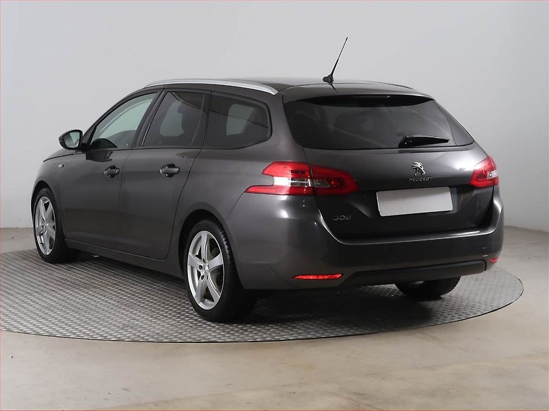 Peugeot 308 (2017) 1.2 PureTech, Navi, Tempomat - fotka 4 z 15