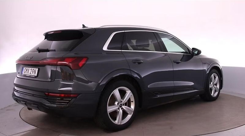 Audi Q8 e-tron 55 Quattro Kamera SoH 92% LED - fotka 6 z 27