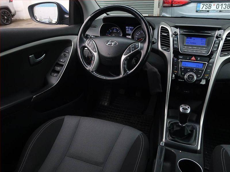 Hyundai i30 (2014) 1.6 CRDi, Tempomat - fotka 7 z 15