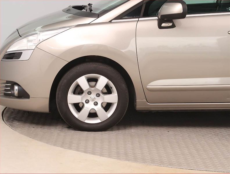 Peugeot 5008 (2012) 1.6 HDi, Serv.kniha, Tempomat - fotka 14 z 15