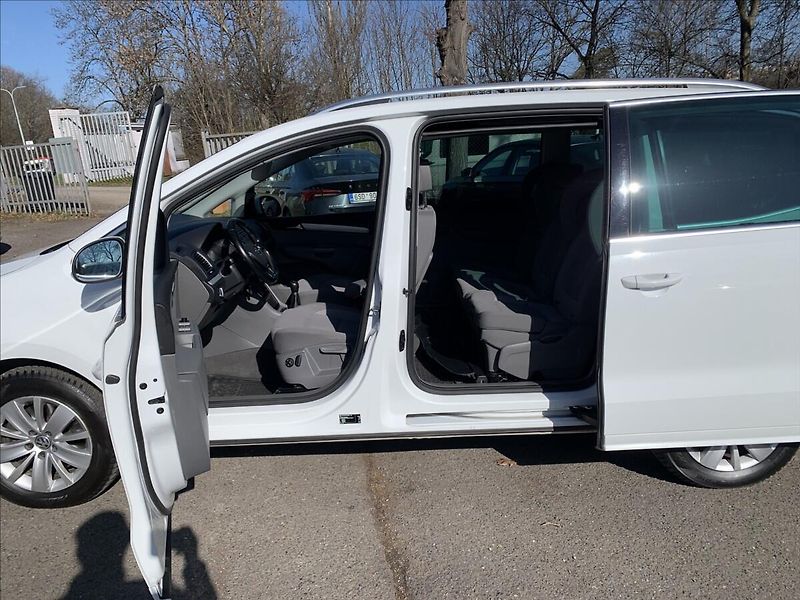 Volkswagen Sharan 2,0 TDI 4x4 7.MÍST,ČR SERVISKA - fotka 9 z 23