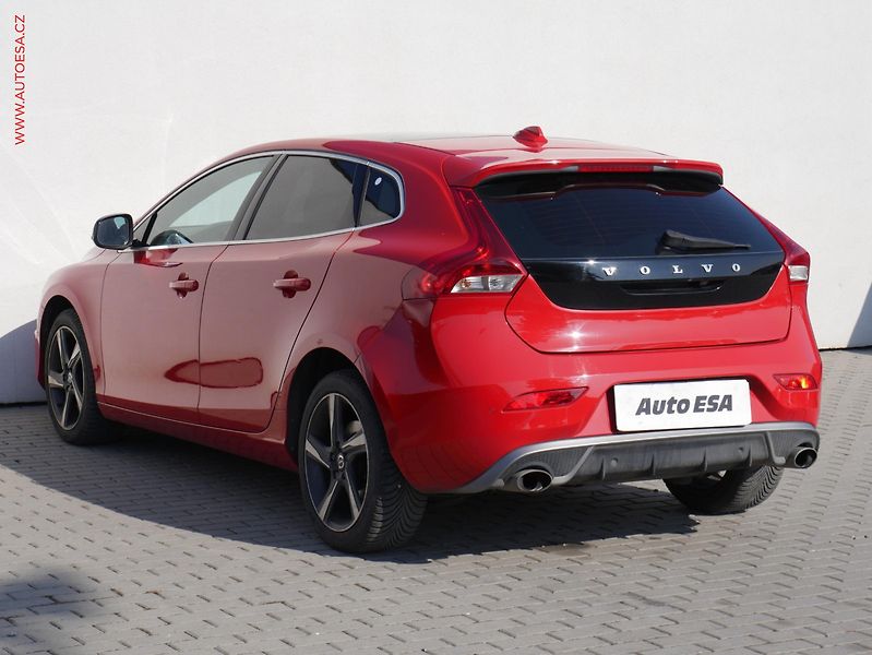 Volvo V40 (2015) 2.0 i, AT, navi - fotka 6 z 18