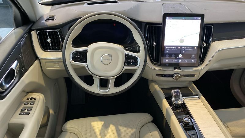Volvo XC60 (2026) ULTRA BRIGHT, B5 AWD, 184+10 k - fotka 9 z 15