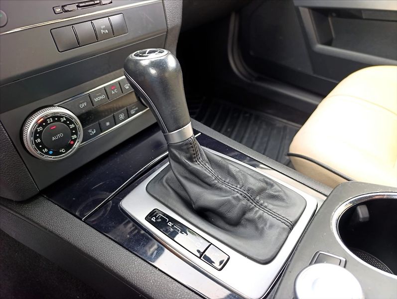 Mercedes-Benz GLK 2,1 220 REZERVOVÁNO CDi 4x4 Au - fotka 18 z 36