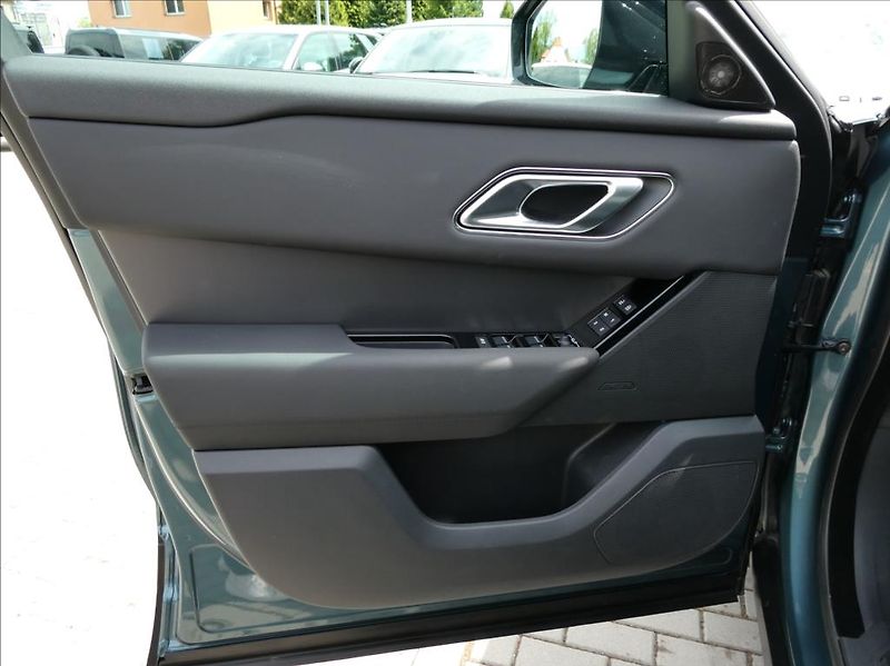 Land Rover Range Rover Velar 2,0 D200 S 1Maj. ČR, DPH - fotka 13 z 40