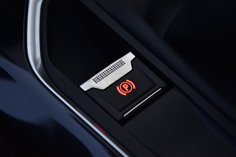 Peugeot 5008 2.0 HDi,7MÍST,LED,NAVI,KAMERA - fotka 30 z 50