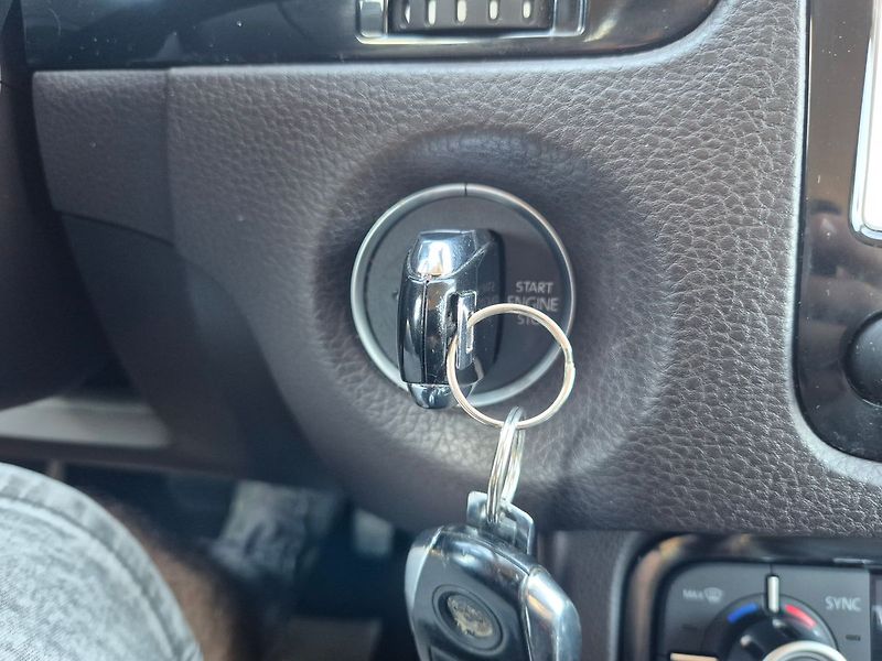 Volkswagen Touareg 3.0TDi 150kW 4x4 tažné - fotka 19 z 32