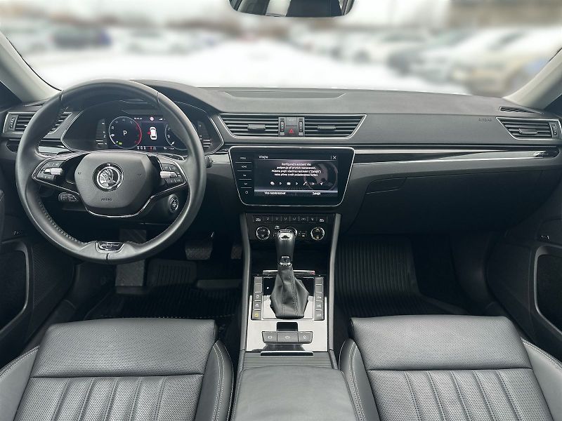 Škoda Superb (2023) Combi 2.0 TDI 4x4 DSG L&K - fotka 5 z 36