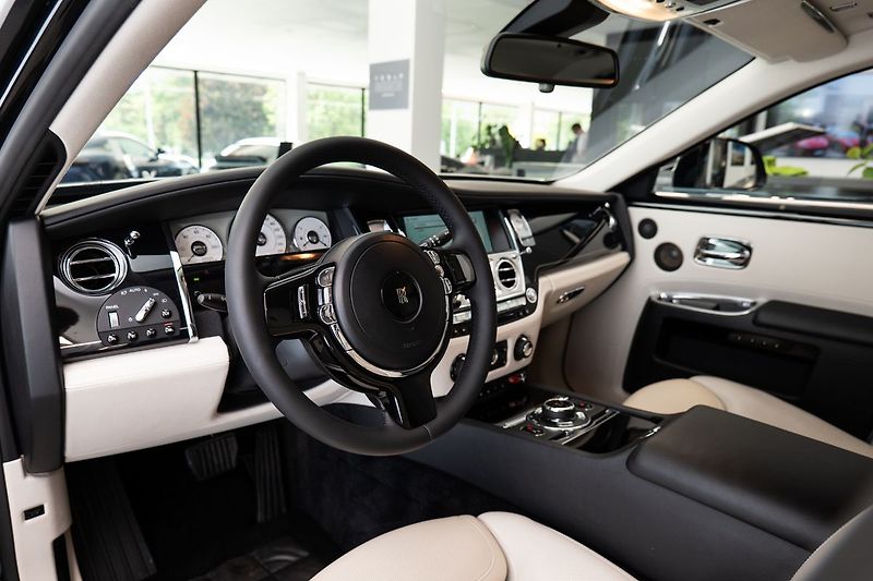 Rolls-Royce Ghost Family 360/Pano/Masážní sedadl - fotka 5 z 31