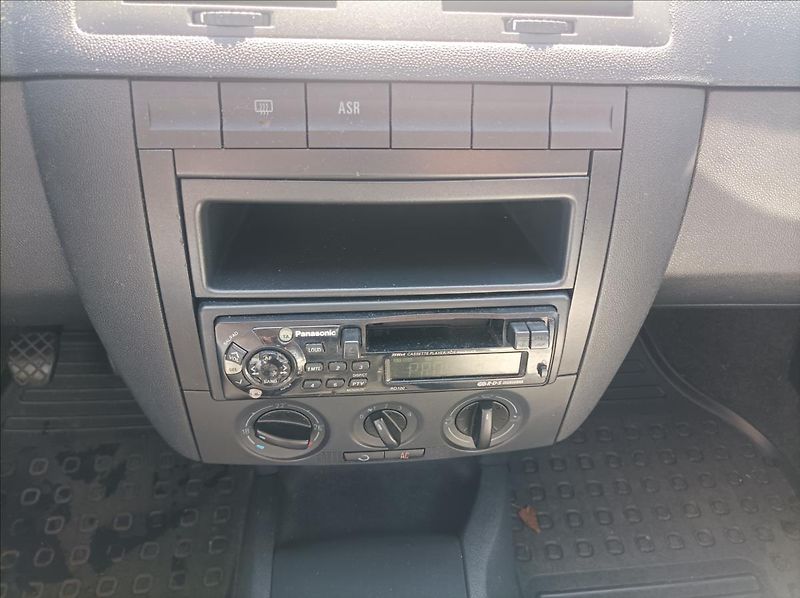 Škoda Fabia 1,2 Elegance - fotka 14 z 16