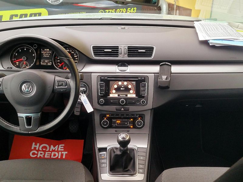 Volkswagen Passat *SERV.KNÍŽKA,AUT.PARKOVÁNÍ   - fotka 34 z 47