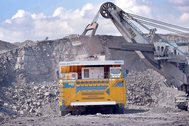 BELAZ-75710