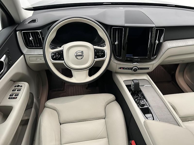 Volvo XC60 2.0 T6 4x4 Recharge PLUS Panor - fotka 17 z 28