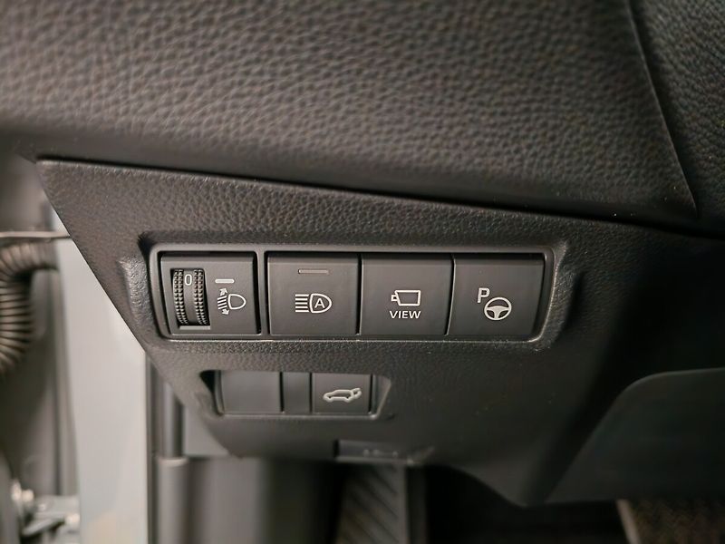 Toyota Corolla Cross 2,0 Hybrid Executive - fotka 26 z 45