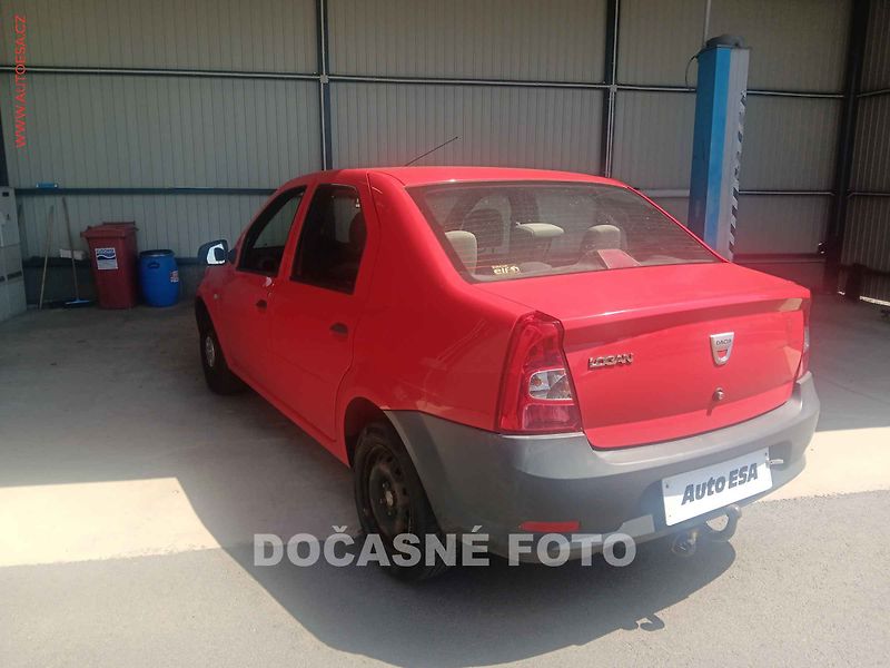 Dacia Logan (2011) 1.2i, 1.maj,ČR - fotka 2 z 3