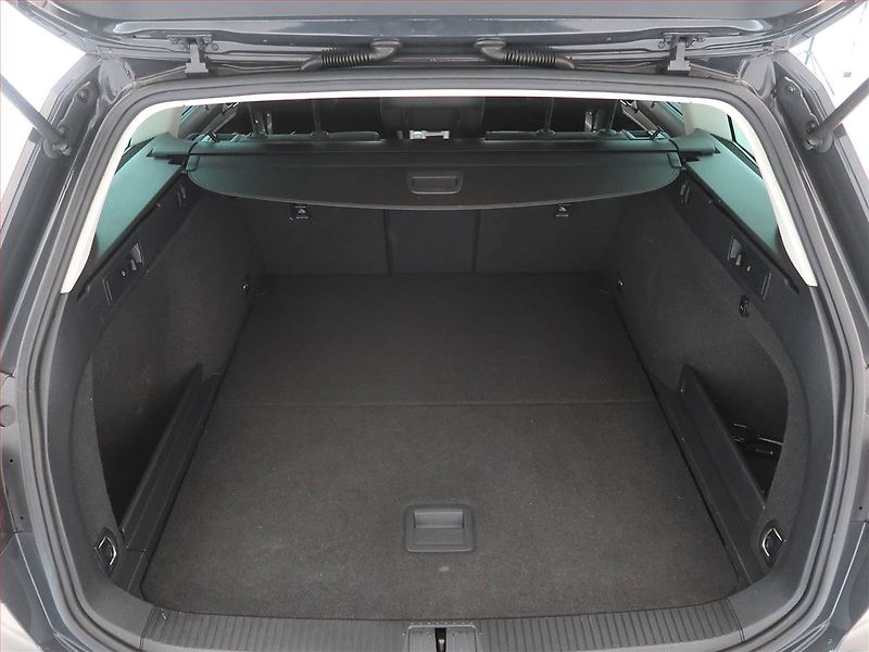 Volkswagen Passat (2015) 2.0 TDI, Automat, Serv.kniha - fotka 14 z 17