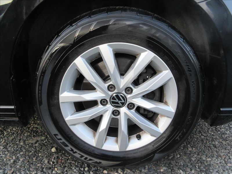 Volkswagen Passat 2,0 TDI DSG Elegance - fotka 16 z 18